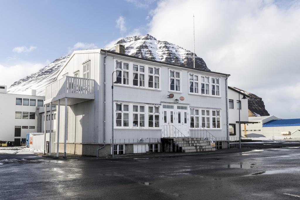 Einarshusid Guesthouse Bolungarvík Eksteriør bilde