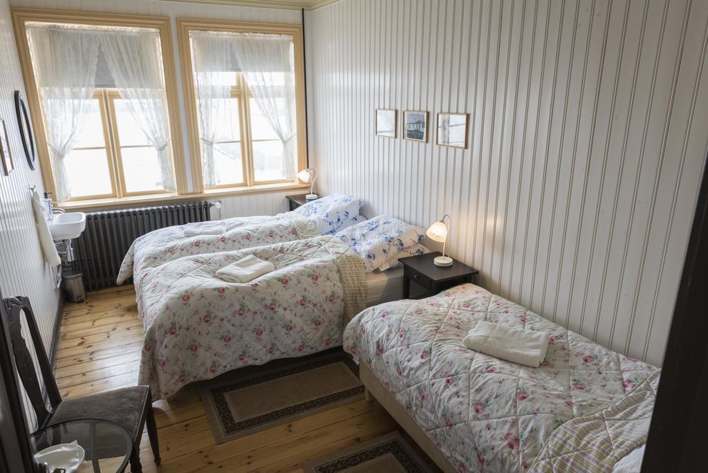Einarshusid Guesthouse Bolungarvík Rom bilde