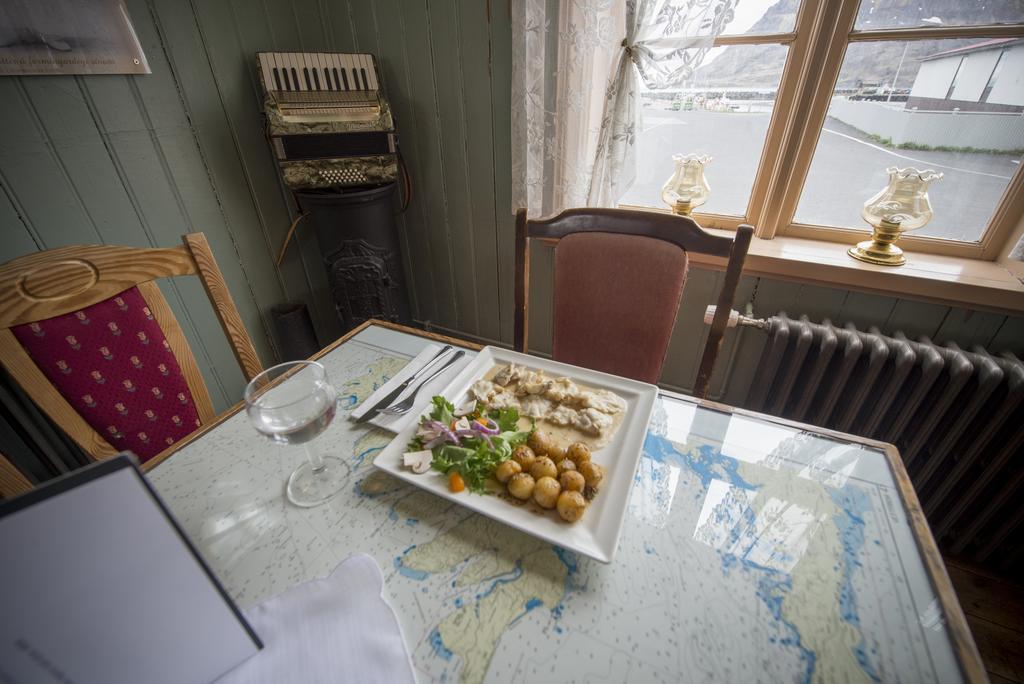 Einarshusid Guesthouse Bolungarvík Eksteriør bilde