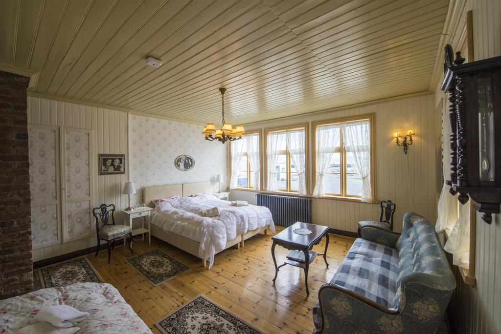 Einarshusid Guesthouse Bolungarvík Eksteriør bilde